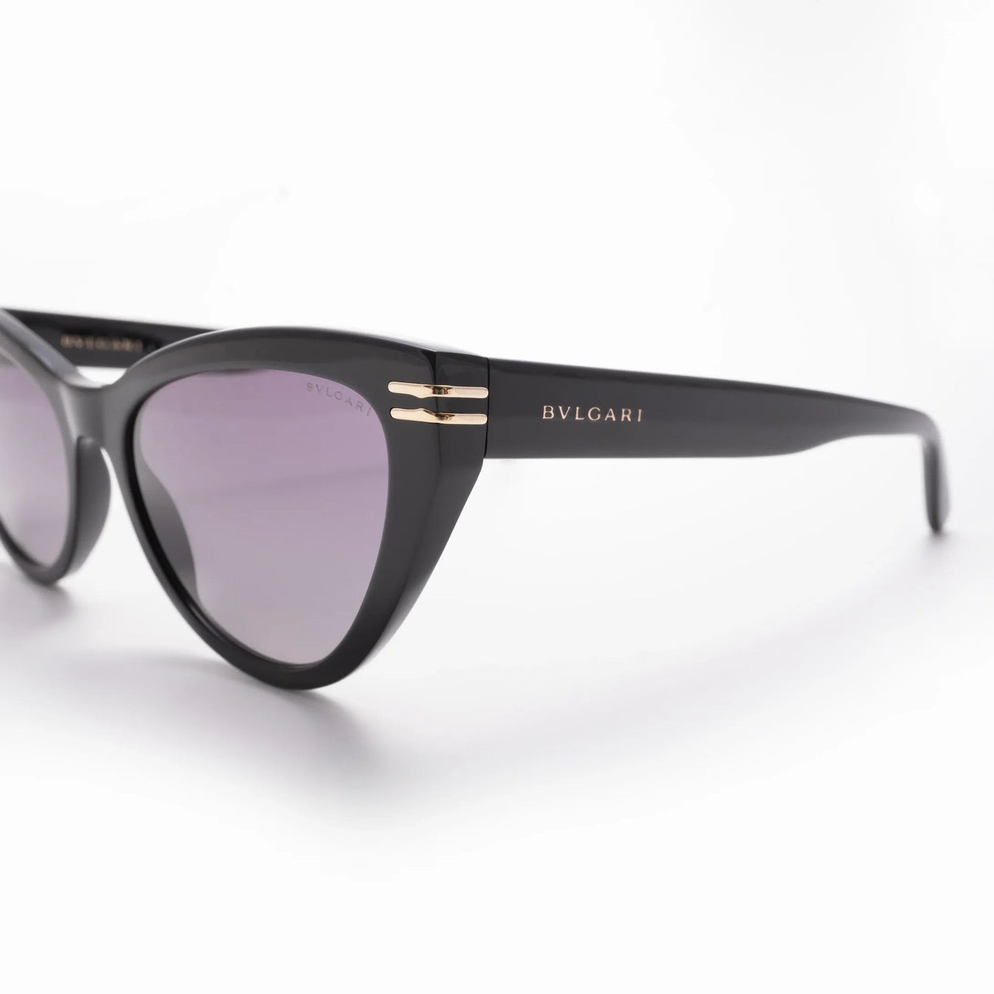 Occhiali da sole Bulgari BV40048I 01B cat-eye neri