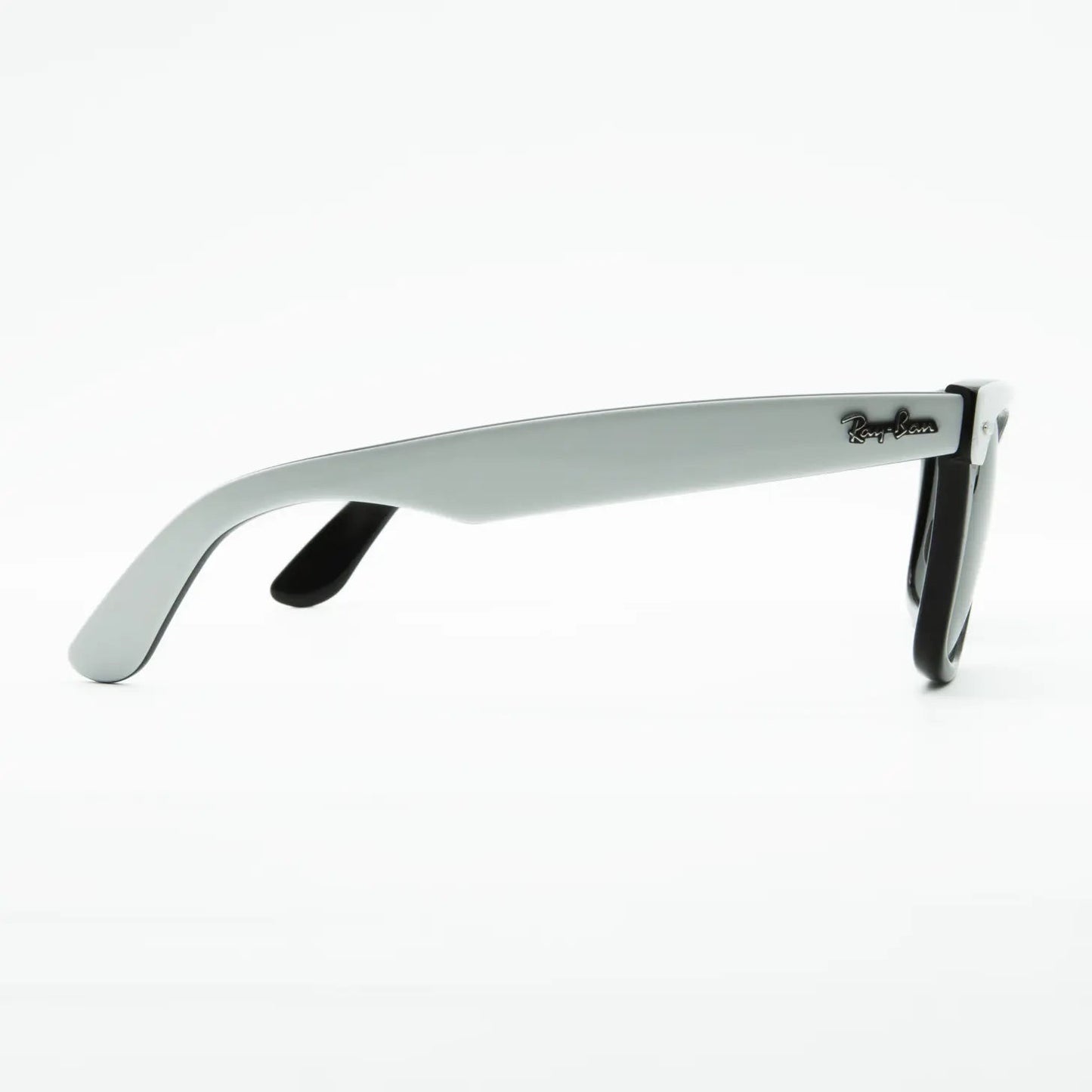 Occhiale da sole Ray-Ban Wayfarer Street Neat RB2240 1444/31 Bianco/Nero-dettagli