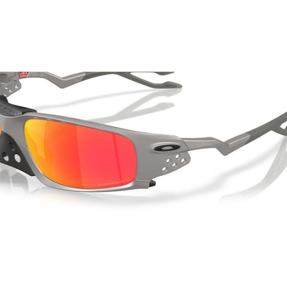 Occhiali da sole Oakley Plantaris Square OO9529 952905 Titanium Prizm Ruby -dettagli1