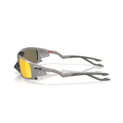 Occhiali da sole Oakley Plantaris Square OO9529 952905 Titanium Prizm Ruby -dettagli