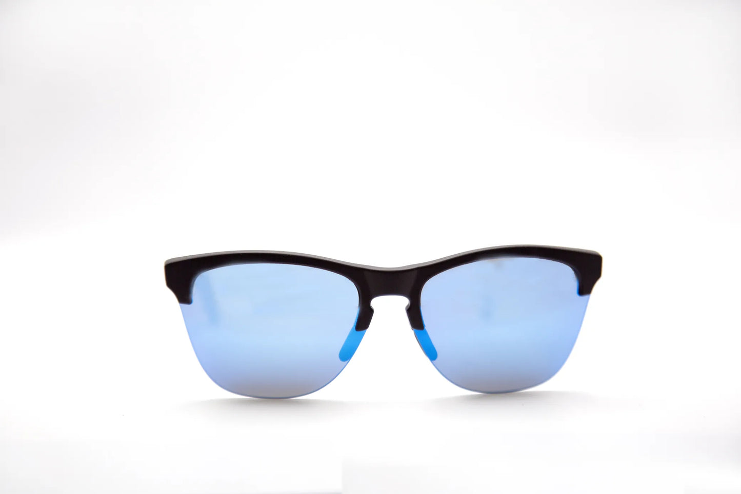 Occhiale da sole Oakley Frogskins lite OO9374 937402 Nero opaco rotondo