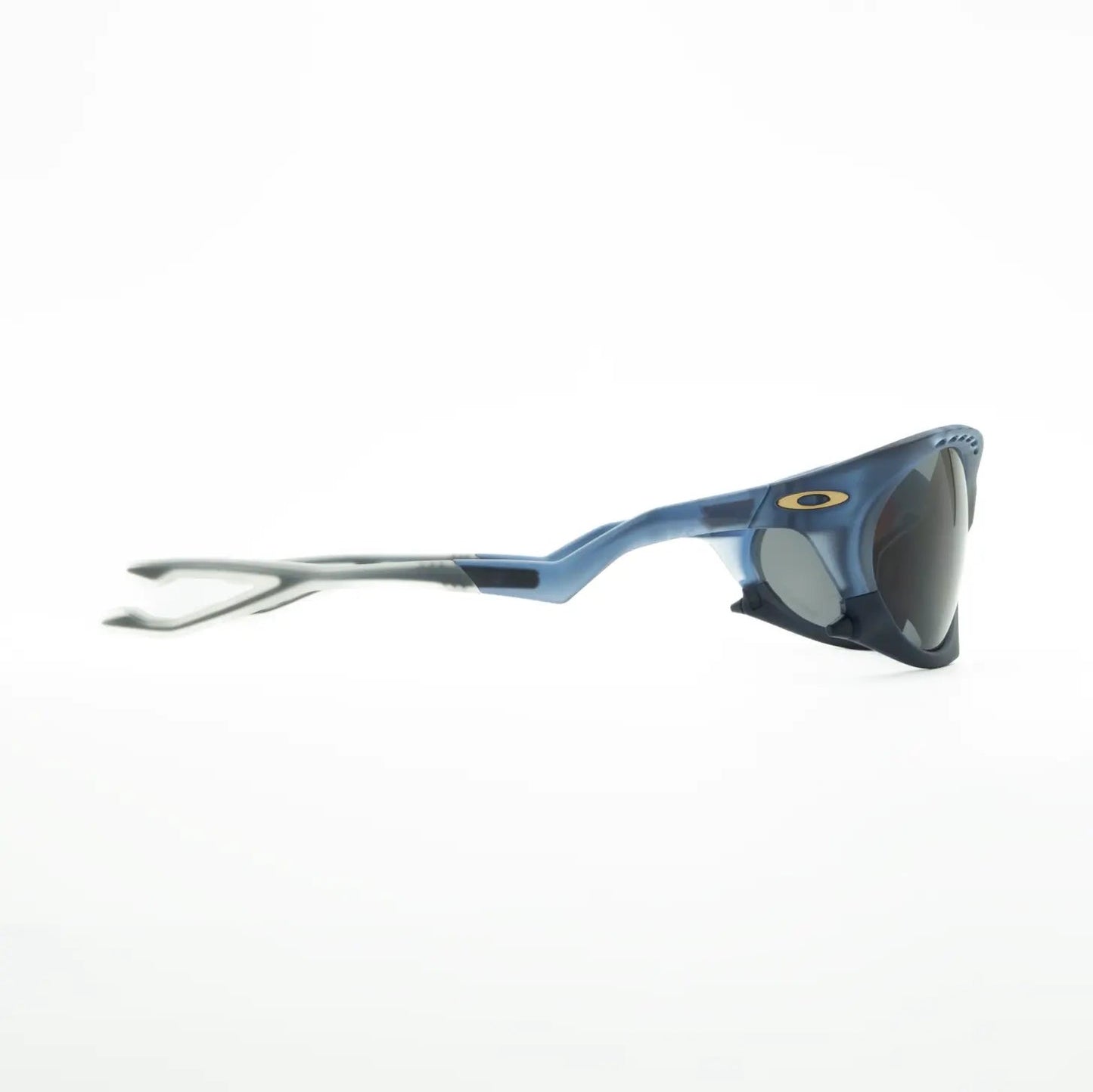 Occhiali da sole Oakley Plantaris OO9437 943709 Blue trasparente opaco