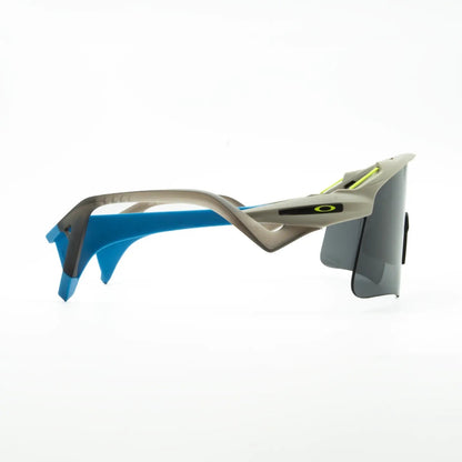 Occhiali da sole Oakley Stunt Wing OO9519 951903 Sabbia opaco rettangolari