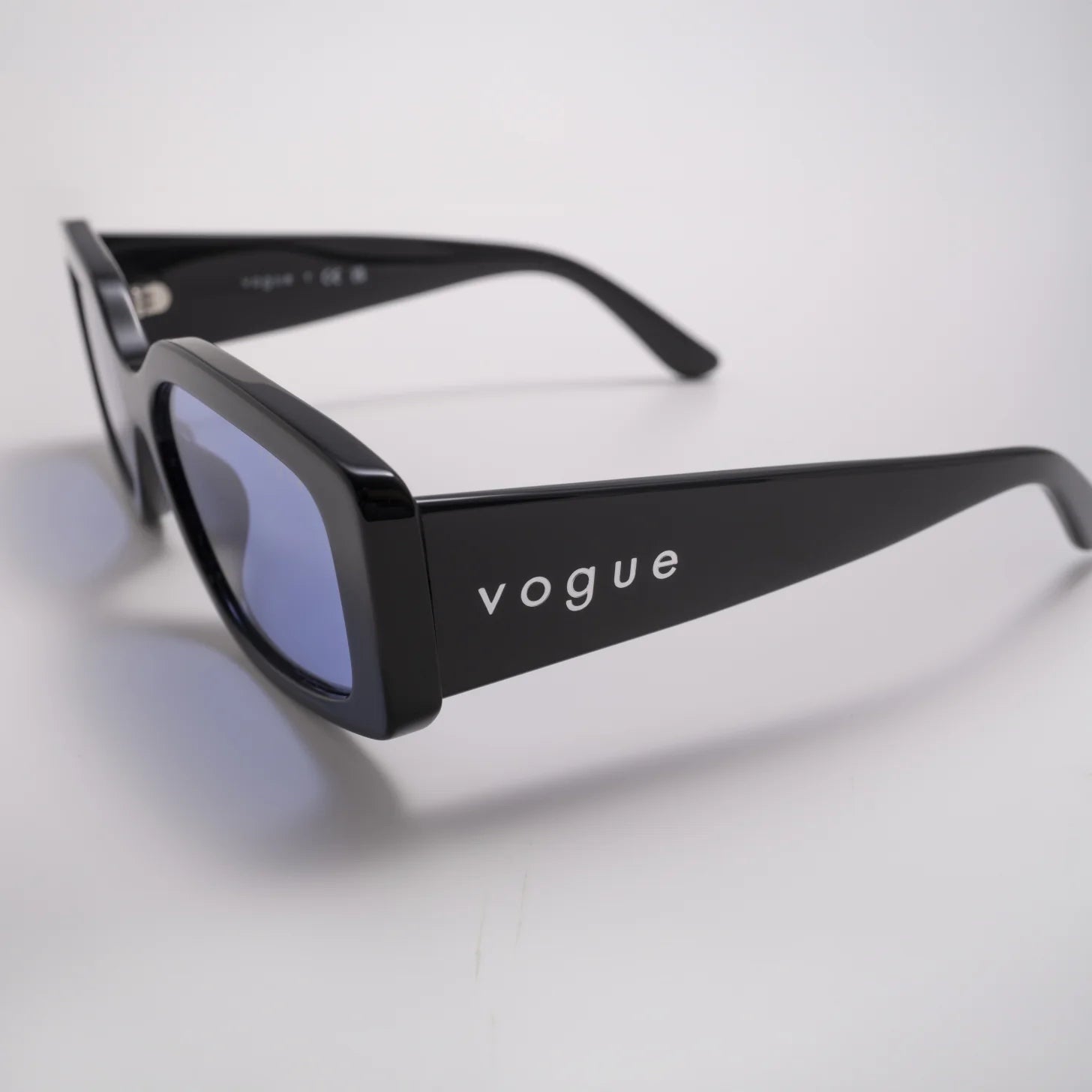 Occhiale da Sole Vogue VO5642-SU W44/76 Black-laterale